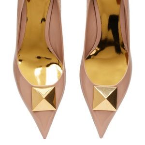 NWT - Valentino Garavani - One Stud pumps 50MM
$920 size 40